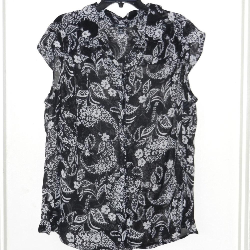Women’s Black & White Paisley Blouse